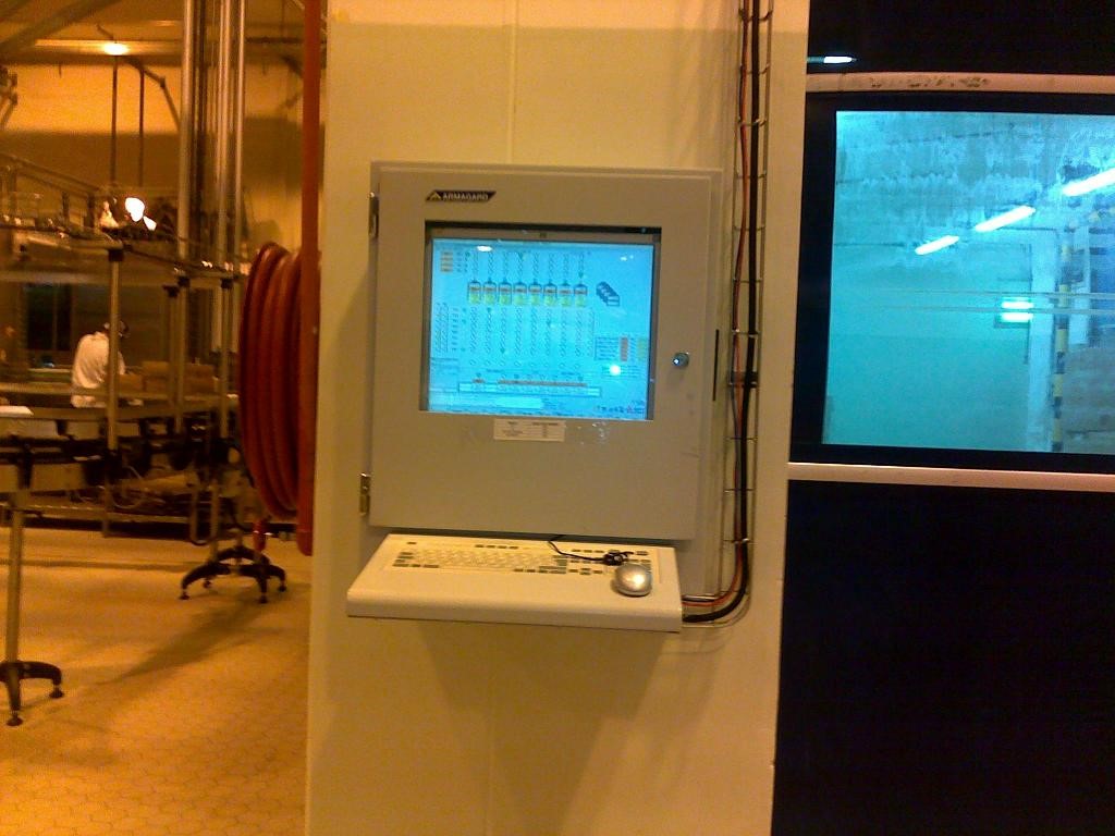 rugged-industrial-computer-PENC-700-insitu.jpg